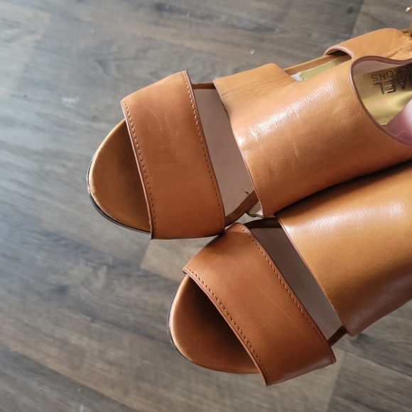 Women's Tan Platform Heels - Picture 3 of 6